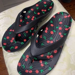 Black crocs flip flops
